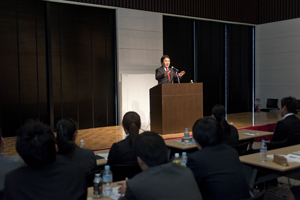 Takenaka Heizo presenting his lecture
